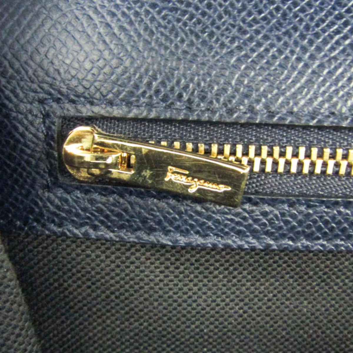Pre-Owned Salvatore Ferragamo Vara -21 0011 Women's Leather Shoulder Bag Navy (Good)